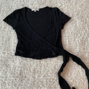 URBAN wrap tie black top!! Size medium